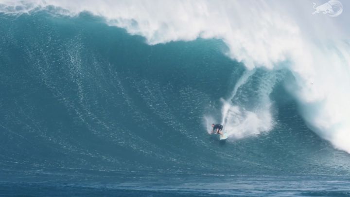 Sale a la luz el mejor vídeo de las últimas olas gigantes que azotaron Hawái