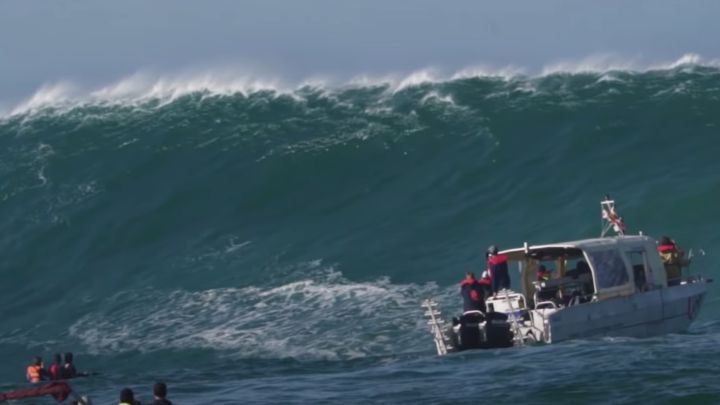 Superado por el miedo ante las olas gigantes de Epsilon en Belharra