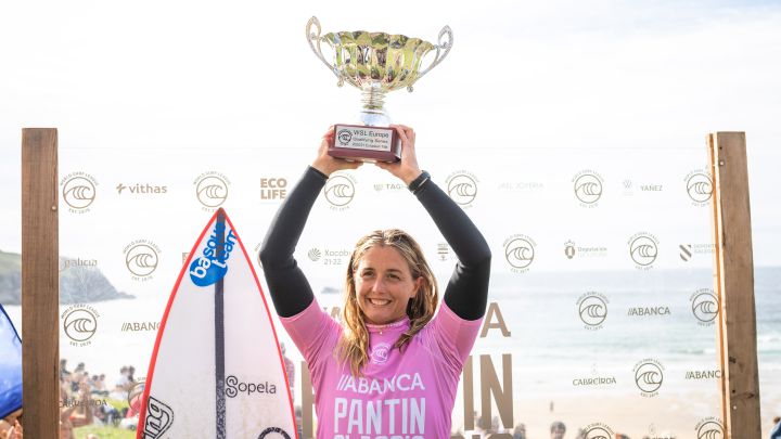 Leticia Canales, campeona de Europa de surf