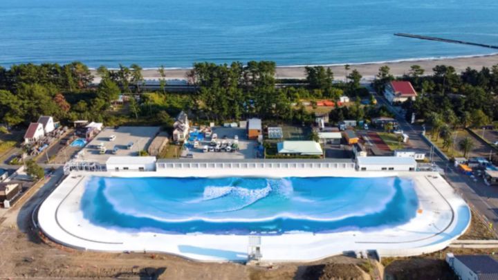 El estadio de olas artificiales de Japón, listo para la acción
