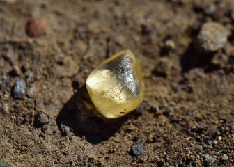 Una excursionista encuentra un diamante de 4.38 quilates