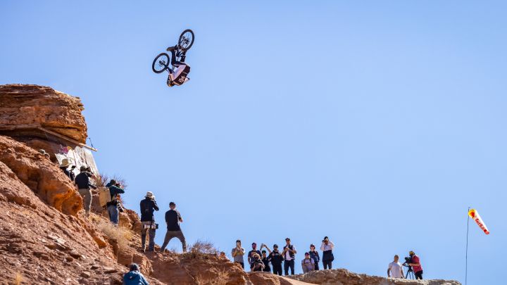 Los peligros del Rampage: TVS y Vestavik se rompen por todas partes