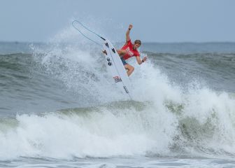 Por algo es bicampeón del mundo de surf: un 10 en la final