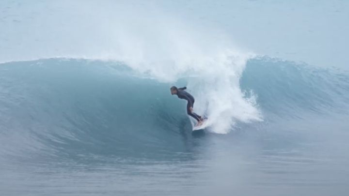 El campeón olímpico descubre el surf de Barcelona