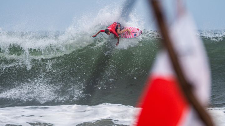 Mundial Junior de surf: 7 españoles siguen avanzando