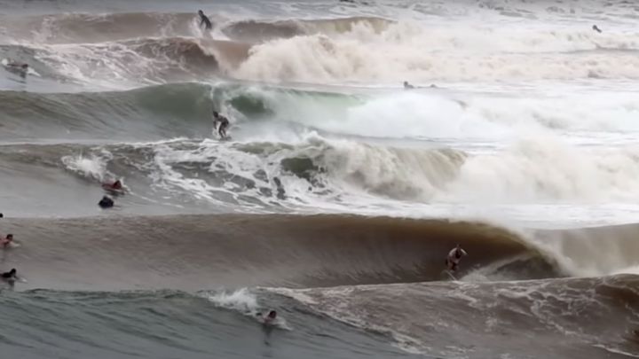 La magia del surf en el mar a la que aspiran las olas artificiales