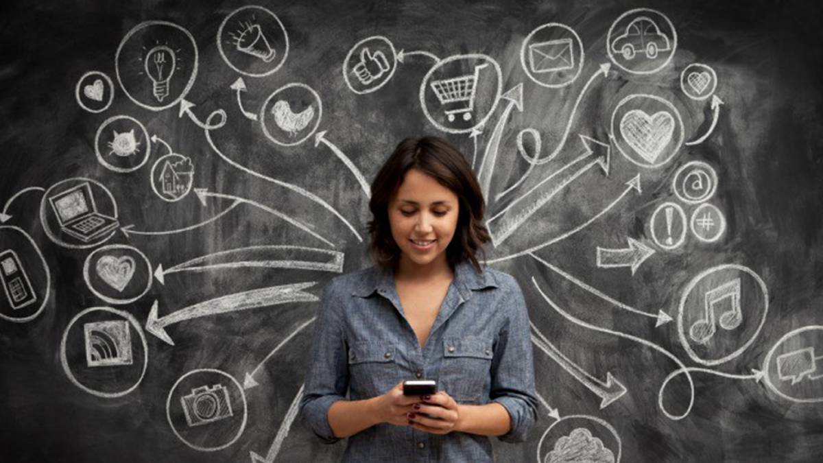 El 75 % de las mujeres se conecta cada hora a Facebook