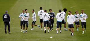 AS readers: "Madrid need a wing back and a new coach" AS readers: "Madrid need a wing back and a new coach"