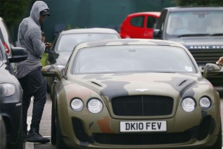 Balotelli fined after run in with police in Milan Balotelli fined after run in with police in Milan