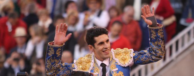 Talavante prende la feria con una Puerta Grande de ley Talavante prende la feria con una Puerta Grande de ley