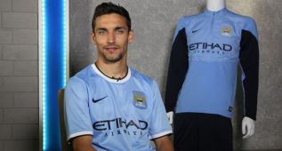 Manchester City confirm signing of Jesús Navas