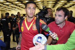 Manchester United tighten their grip on Thiago Alcántara Manchester United tighten their grip on Thiago Alcántara