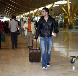 Higuaín arrives in Madrid; 'Fox Sports' insist Arsenal deal close Higuaín arrives in Madrid; 'Fox Sports' insist Arsenal deal close