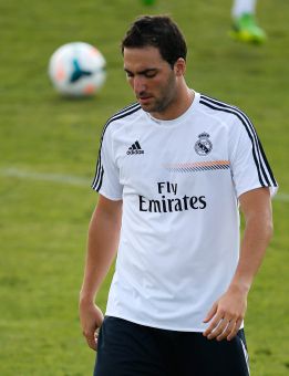 Chelsea launch Higuaín bid Chelsea launch Higuaín bid