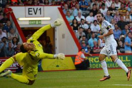 Gonzalo Higuaín holds out for increased Arsenal offer Gonzalo Higuaín holds out for increased Arsenal offer