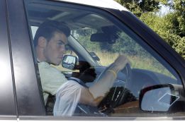 Bale turns up the heat by arriving late to training Bale turns up the heat by arriving late to training