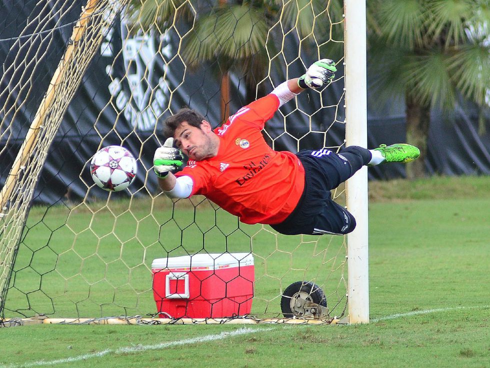 The fans agree with Ancelotti: Casillas is number one