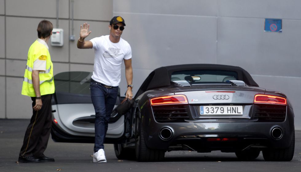 UEFA insist that Ronaldo attends Player of the Year award