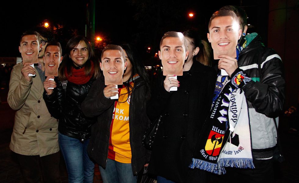The Bernabéu pays homage to Cristiano with 45,000 masks
