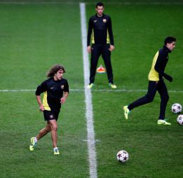 Carles Puyol has liquid taken out of his right knee Carles Puyol has liquid taken out of his right knee