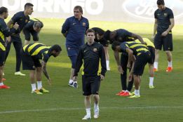 Atleti refuse Barça's request to water the grass at half-time Atleti refuse Barça's request to water the grass at half-time