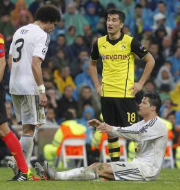 Cristiano rocked by suspected thigh muscle tear Cristiano rocked by suspected thigh muscle tear