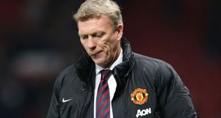 Giggs takes temporary charge as Manchester United sack Moyes