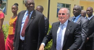 Blatter: "Racism? Teams should be docked points or relegated"