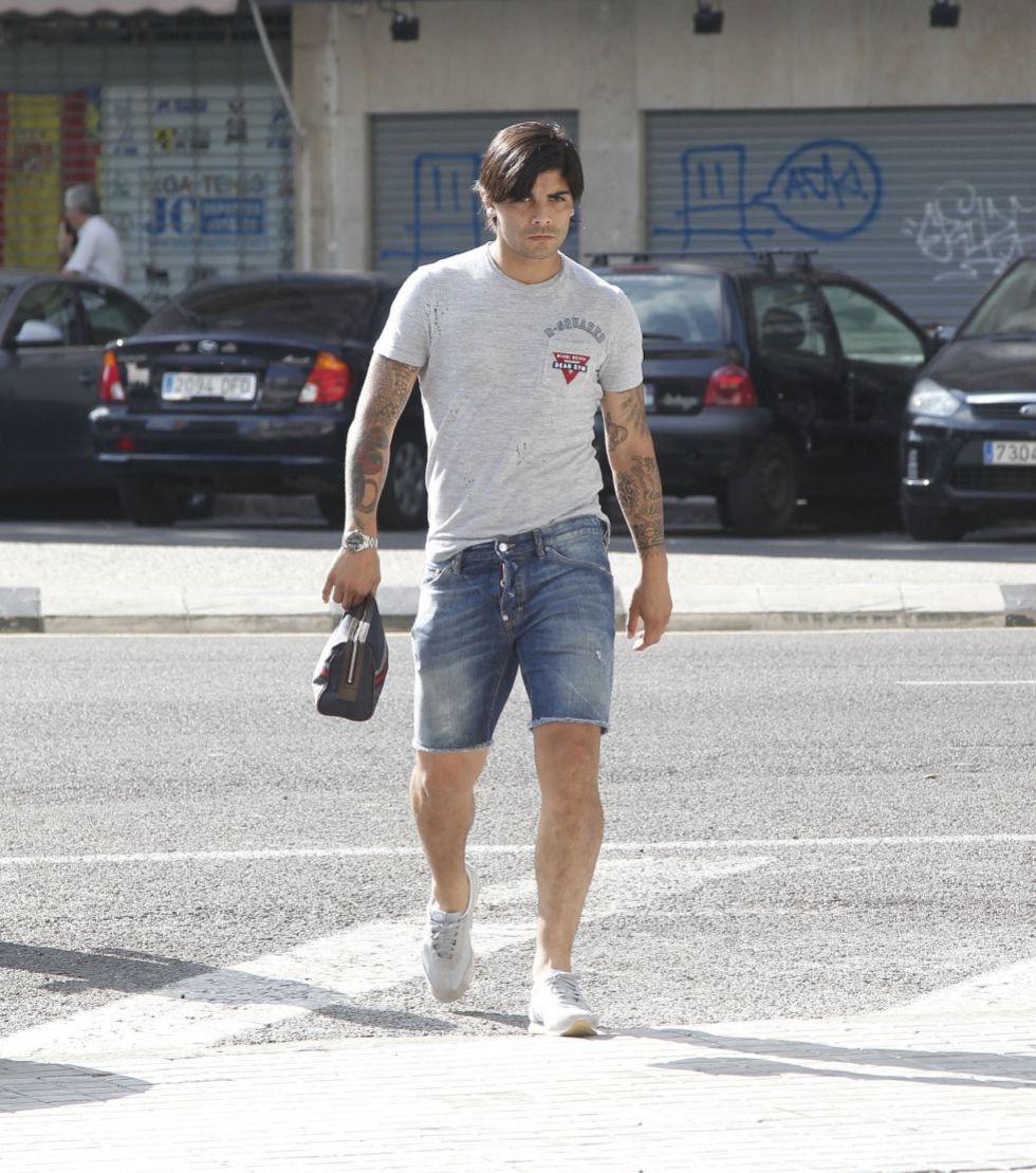 Sevilla take Banega off Valencia’s hands for 2.5M euros