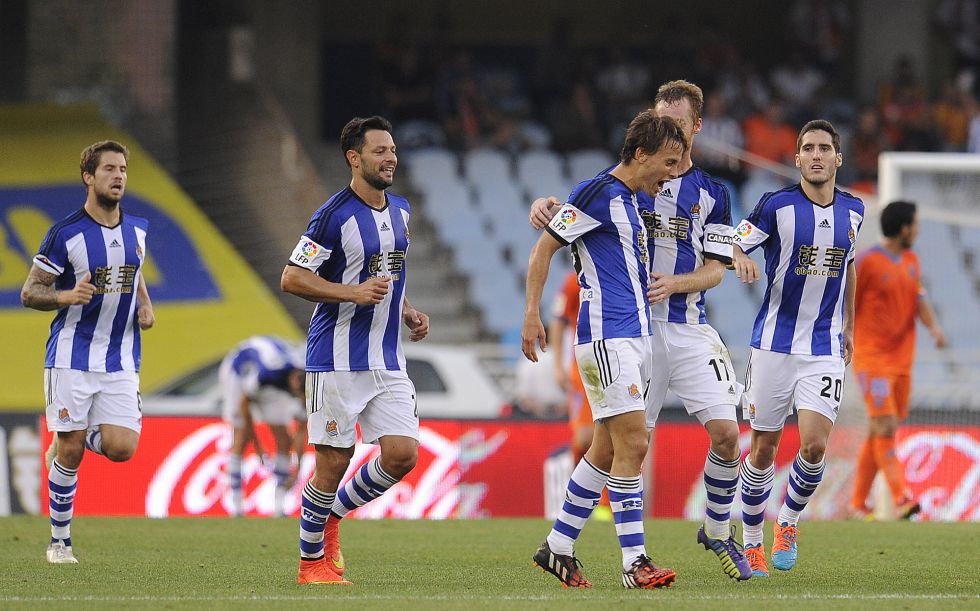Diego Alves curbs La Real to preserve Valencia's unbeaten run