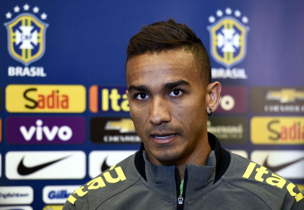 Danilo: "It's gratifying to be linked with the likes of Madrid"