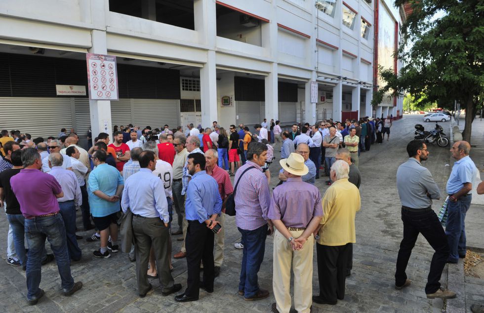 Sevilla fans snap up tickets and flights for Warsaw final