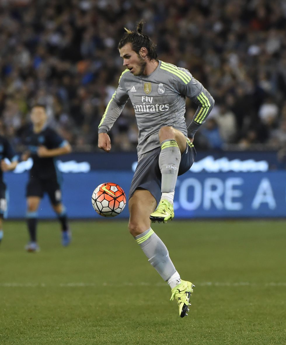 Bale delighted by easy Manchester City win