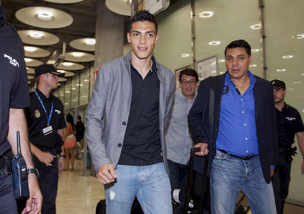 Raúl Jiménez overslept and missed West Ham medical