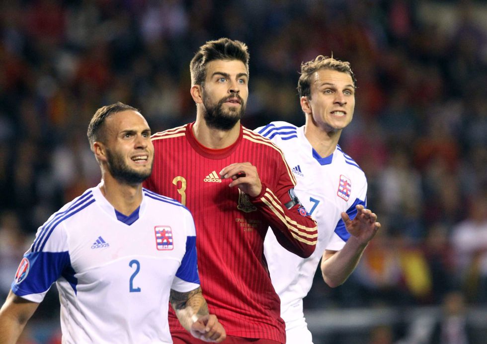 More of the same tiresome whistling treatment for Piqué