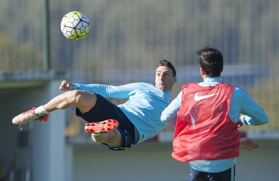 Aduriz to stay on with Athletic until he’s 36