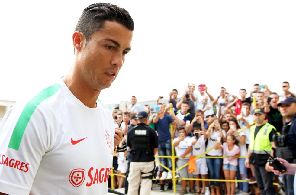 Santos gives Ronaldo a rest for Russia and Luxembourg