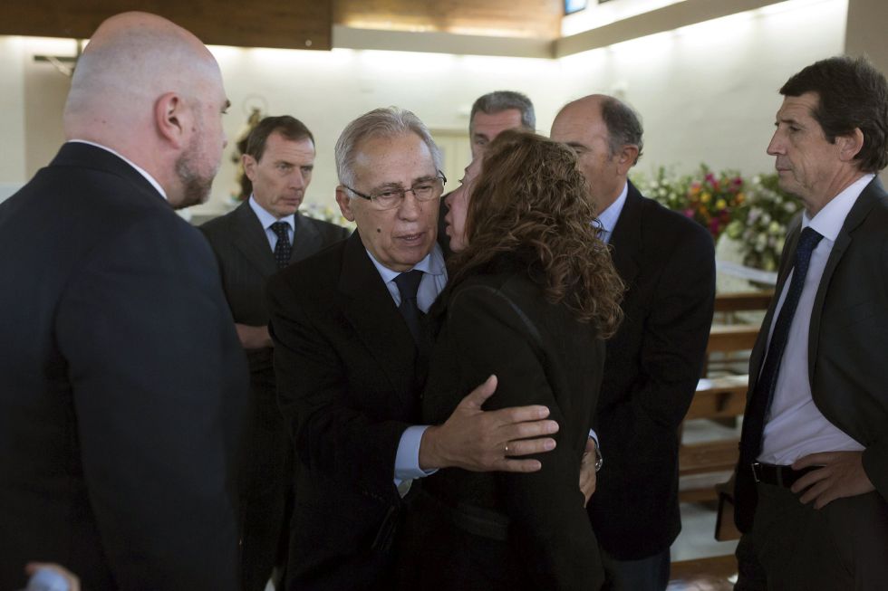 The last goodbye: respects paid for Manuel Velázquez