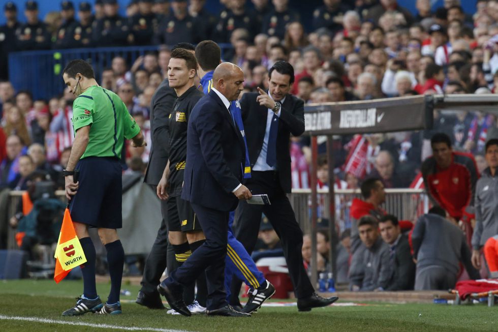 Emery sent to the stands for protesting Vitolo’s red card