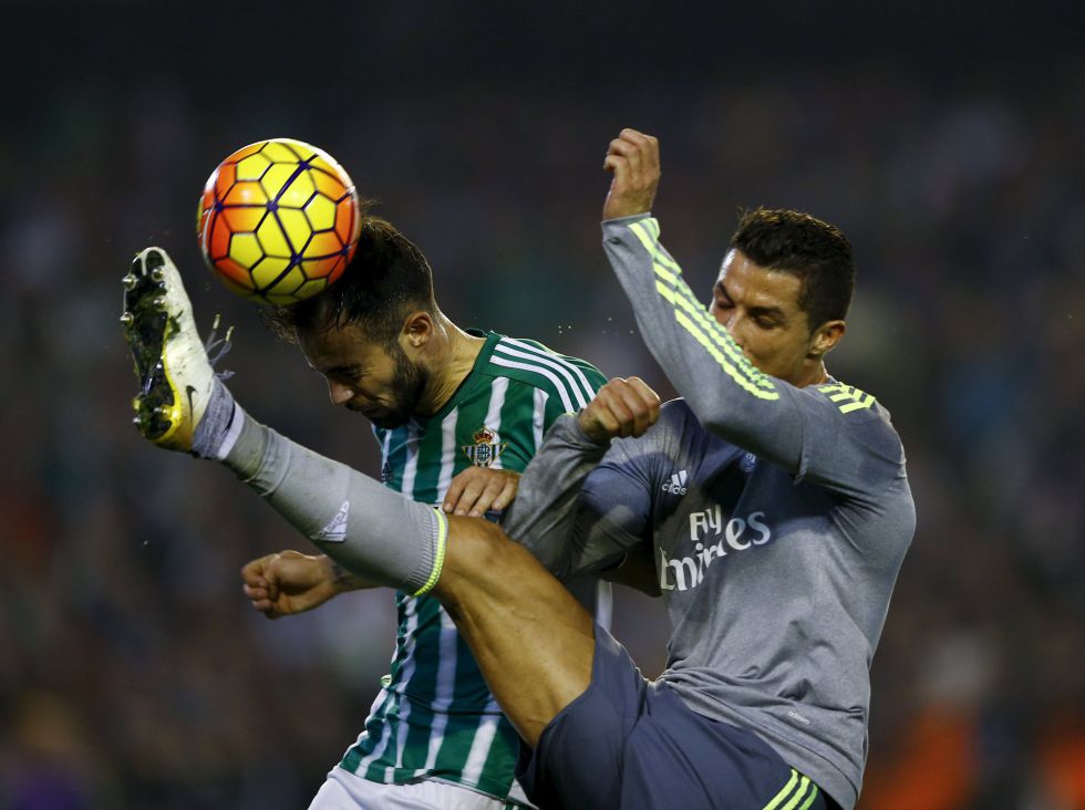 Real Madrid fall further behind in title race after Betis draw