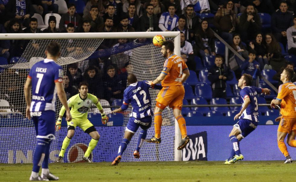 Last gasp Negredo header rescues point for Valencia