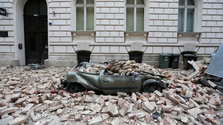 Un terremoto obliga a romper el confinamiento en Zagreb