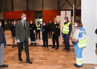 El Rey Felipe VI visita el hospital de campaña de IFEMA