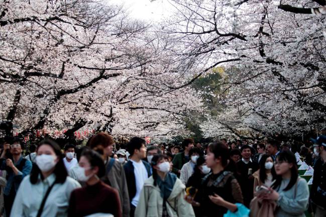 ¿Por qué Japón ha pasado de ser ejemplo en coronavirus a decretar el estado de alerta?