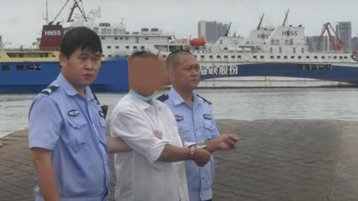 China Fallecido Mar Detenido Hijo