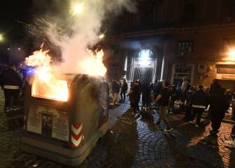 Noche de guerrilla en Nápoles contra el toque de queda