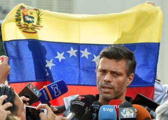 Leopoldo López, líder opositor venezolano, aterriza en Madrid