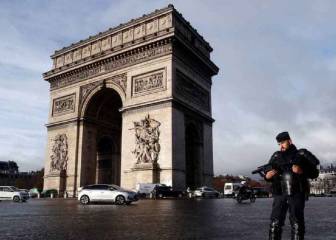 Alarma en París: la policía reabre el Arco del Triunfo tras una falsa alerta de bomba