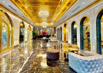 El lujoso hotel bañado en oro inaugurado en plena pandemia