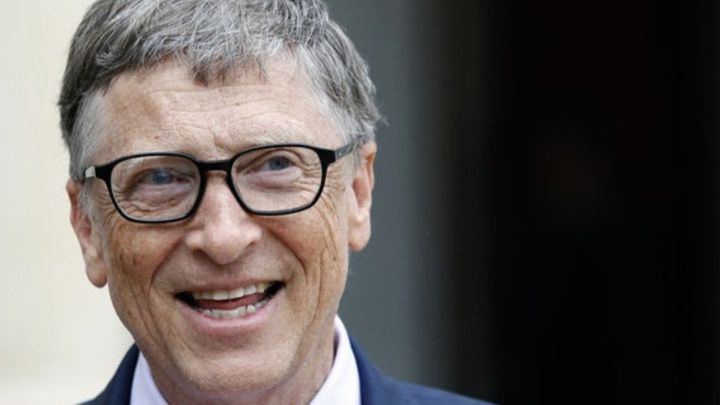 Bill Gates confiesa que se aprendió las matrículas de sus empleados para controlarles